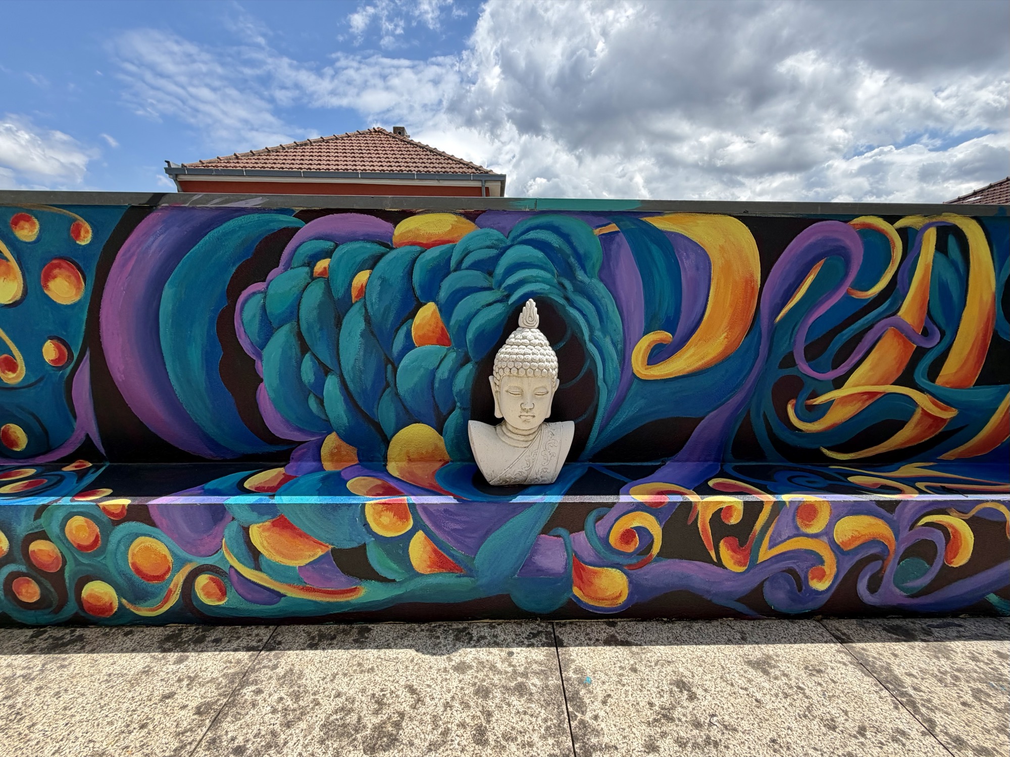 Cybin Vibin, commissioned exterior patio mural by Bailey Alysse, Vila Nova de Gaia, Portugal.