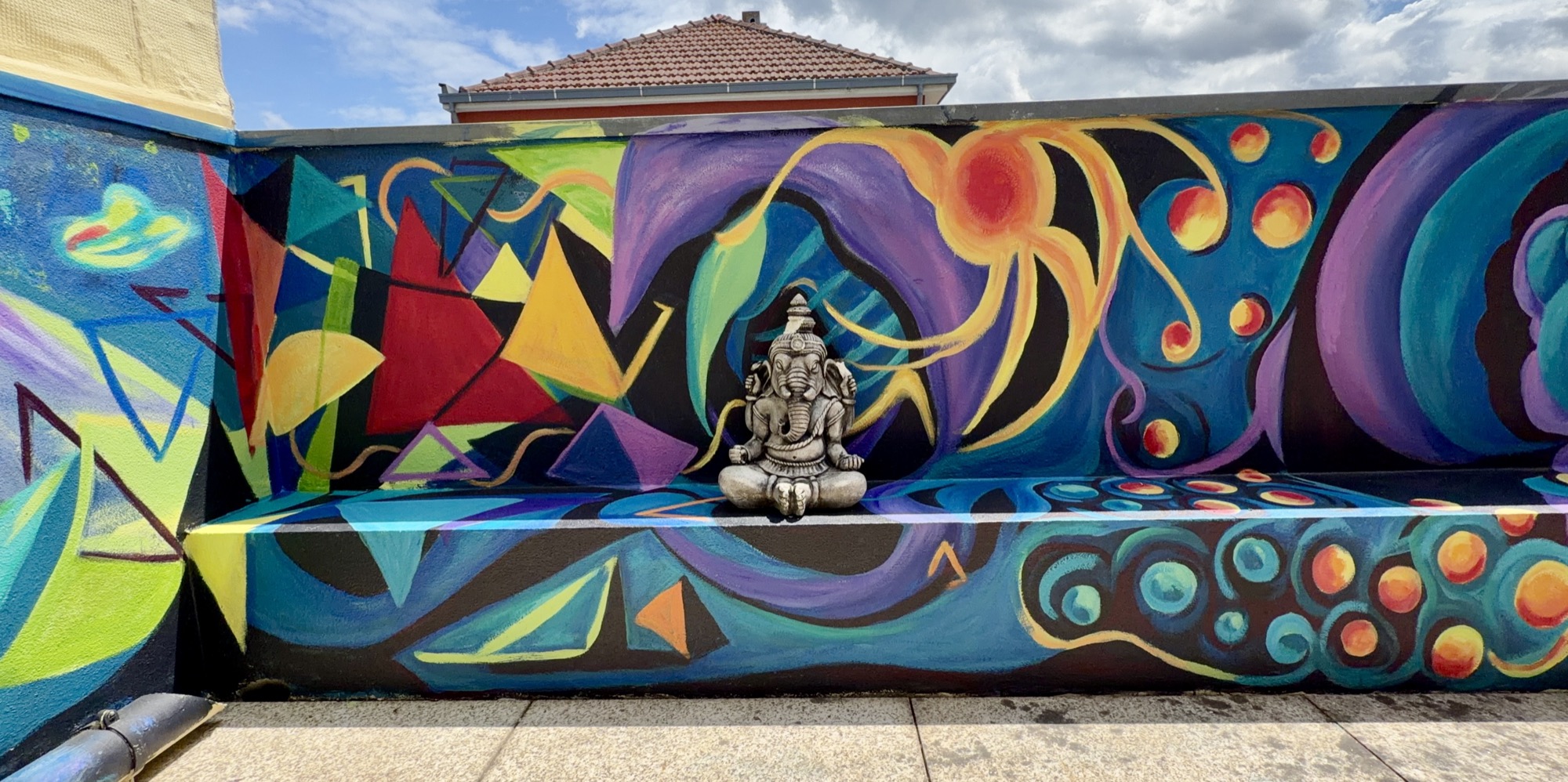 Detail of Cybin Vibin mural by Bailey Alysse, Vila Nova de Gaia, Portugal.